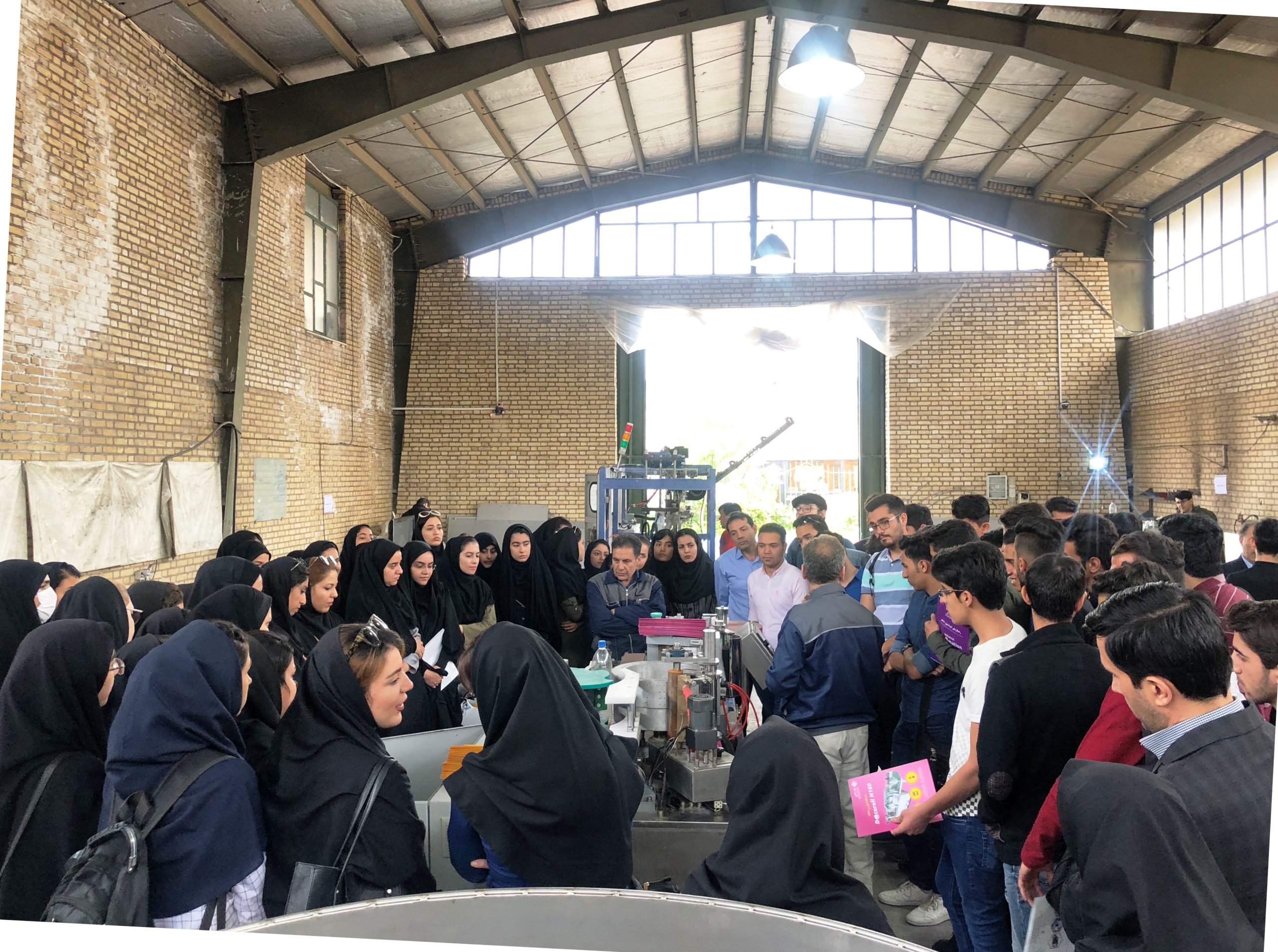 تعامل و تضاد در گفتگو و بازسازی